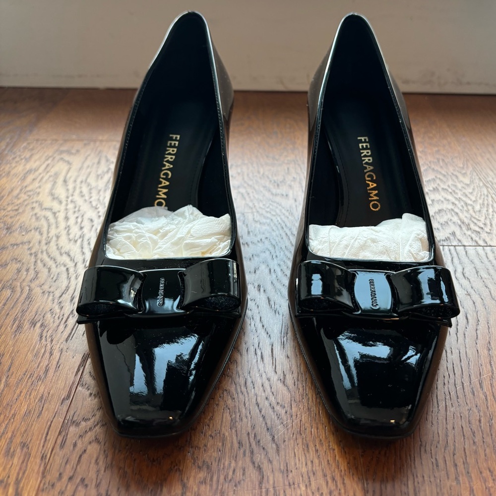 Brand New Ferragamo heels size 8